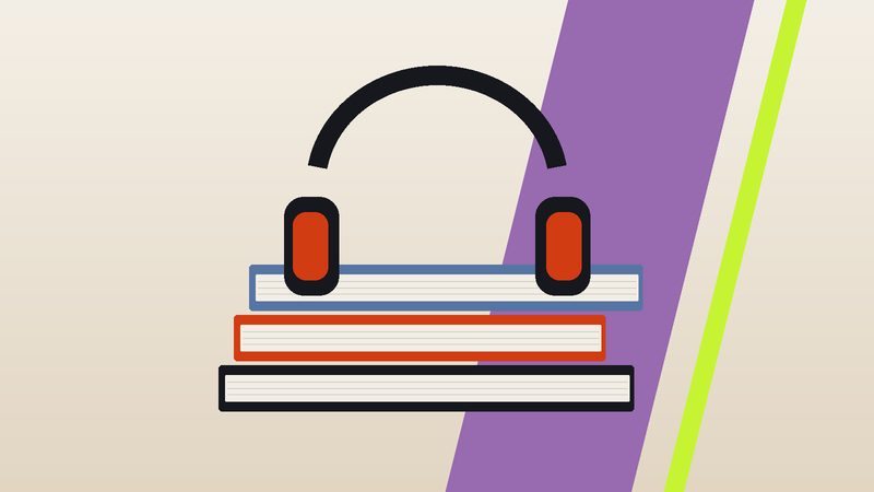 سمّاعتان فوق كتبٍ مكدّسة