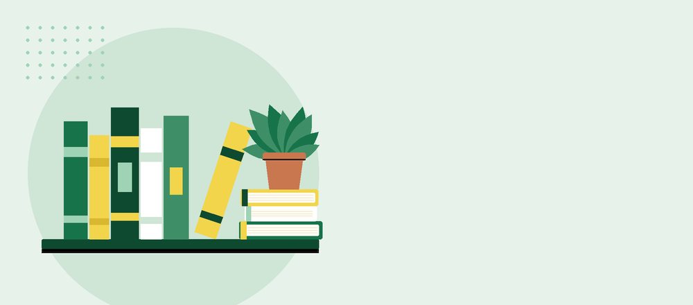 رفٌّ عليه كتبٌ مصفوفة ونبتةٌ خضراء