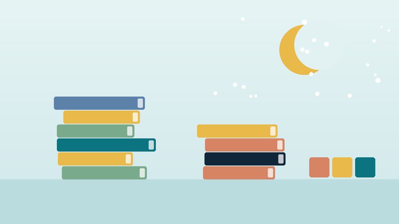 كتبٌ ملوّنة مكدّسة تحت قمرٍ ونجوم
